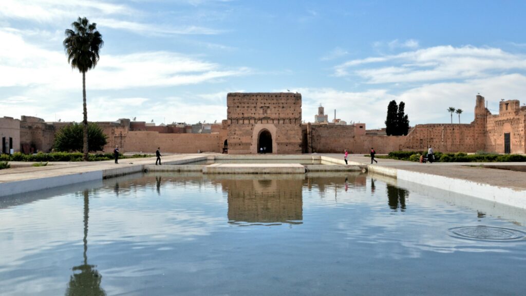 Marrakech en un tour desde Casablanca por Marruecos, visita cultural a la medina, zocos y monumentos de la ciudad imperial