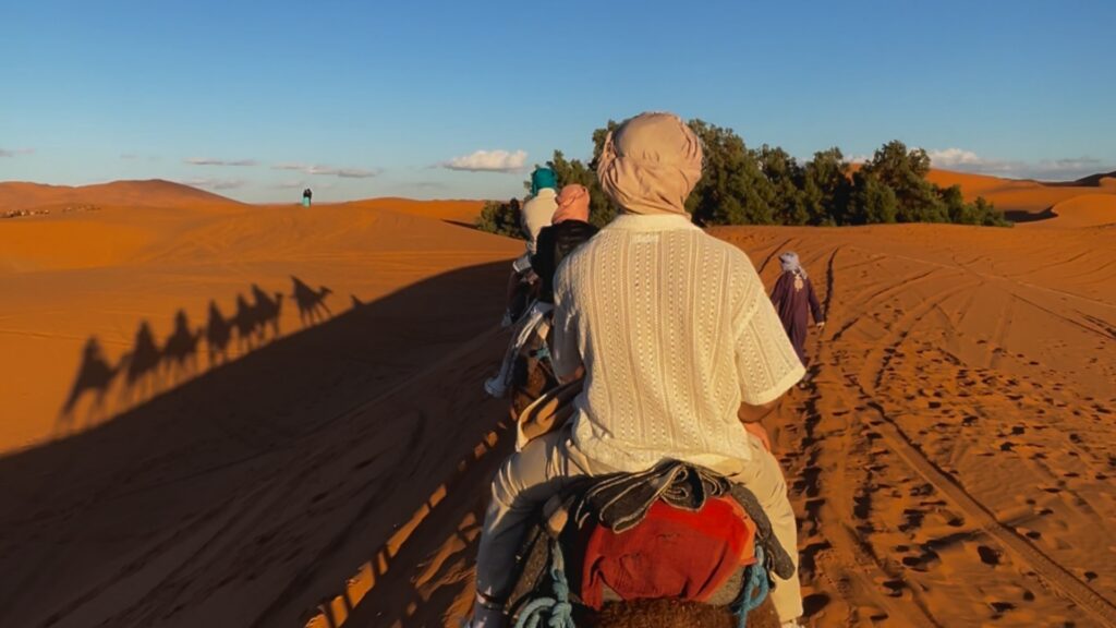 Dunas doradas del desierto del Sahara en el sur de Marruecos
