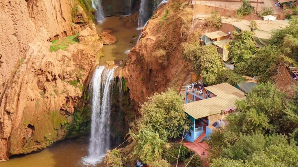 Excursión desde Marrakech a las cataratas de Ouzoud con vistas panorámicas, cascadas y naturaleza en Marruecos
