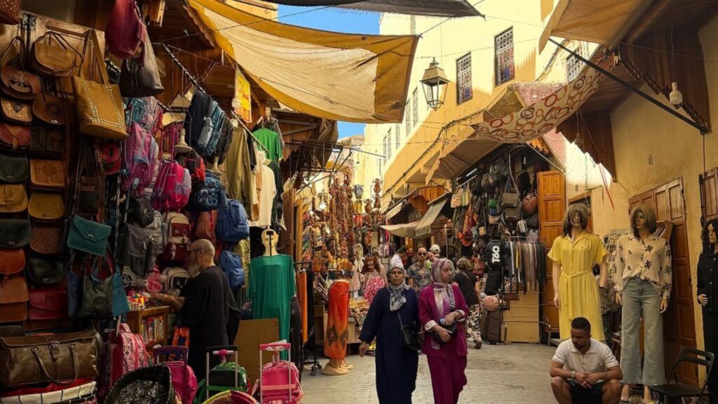 Fez en un tour desde Tánger por Marruecos, descubriendo la medina histórica en una ruta cultural llena de tradición