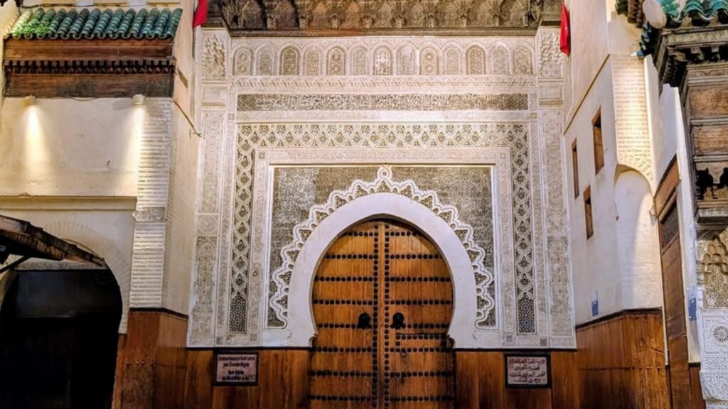 Fez en un viaje de 5 días desde Tánger, recorriendo la medina en un tour por Marruecos con esencia tradicional
